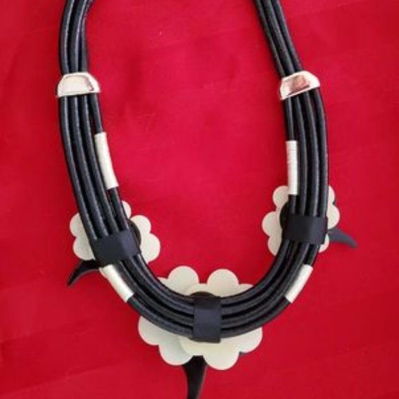 Designer necklace New in Box - Picture 9 of 9